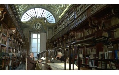 Alla Biblioteca di palazzo Riccardi si accede direttamente dal salone degli specchi