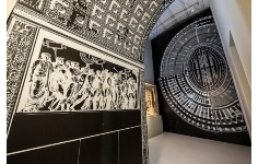 Riproduzione del fregio dell'Arco di Tito e della pianta del Colosseo