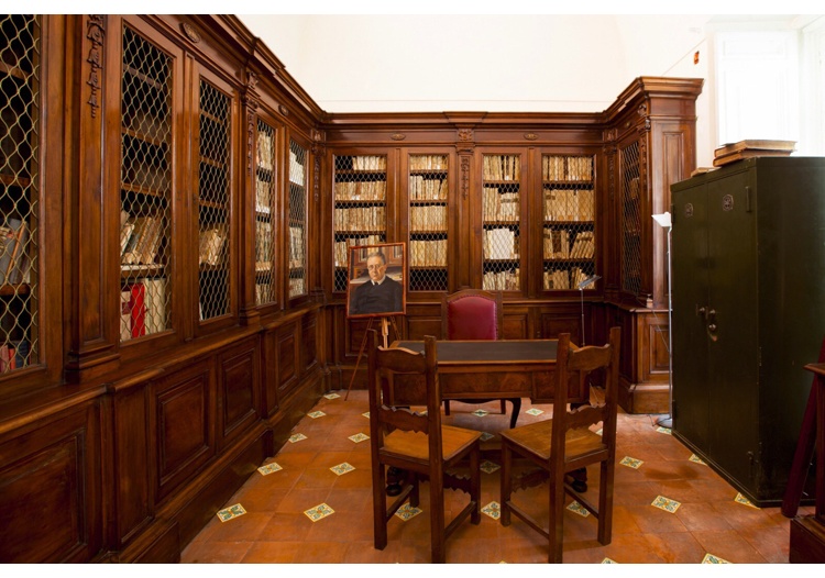 Sala con il quadro del sacerdote Bellucci