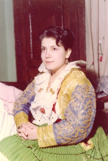 Donna sarda in costume arbereshe